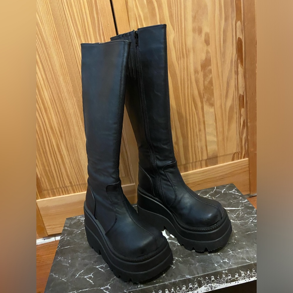 Demonia Skaker-100 Boots